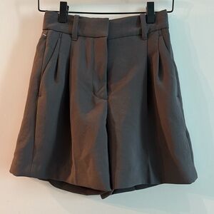 Aritzia Dark Grey Charcoal Wilfred Effortless Pants Shorts